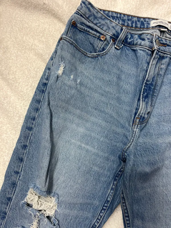 Abercrombie Curve High rise mom jeans - Image 4