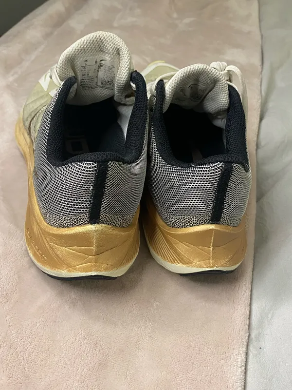 Nike Womens Winflo 8 Premium Sail Metallic Copper Coin Shoes Size 6 - Image 3