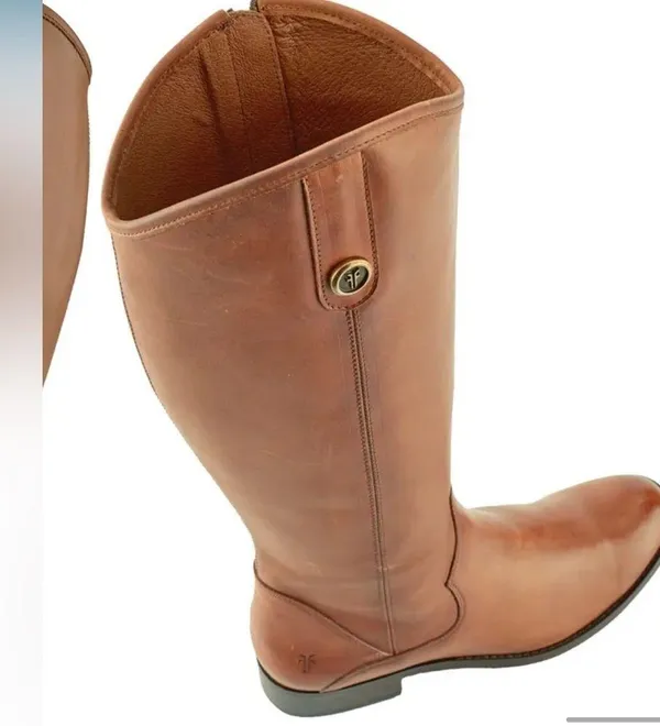 Frye Marissa Medallion inside zip Tall boot Color: Cognac Size 8.5 NIB - Image 4
