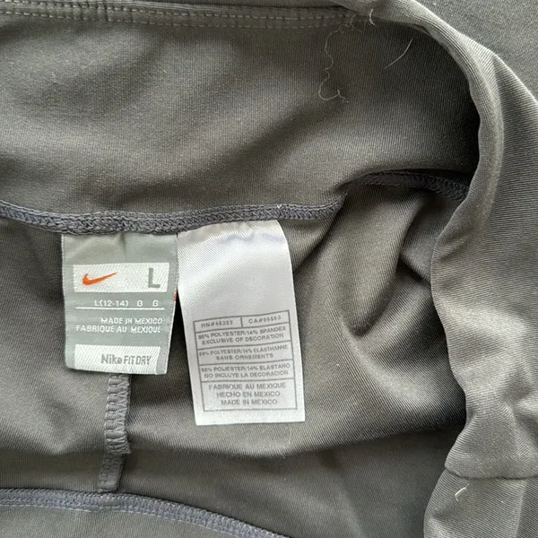 Nike fit dry size large stretch Capri gray - Image 3