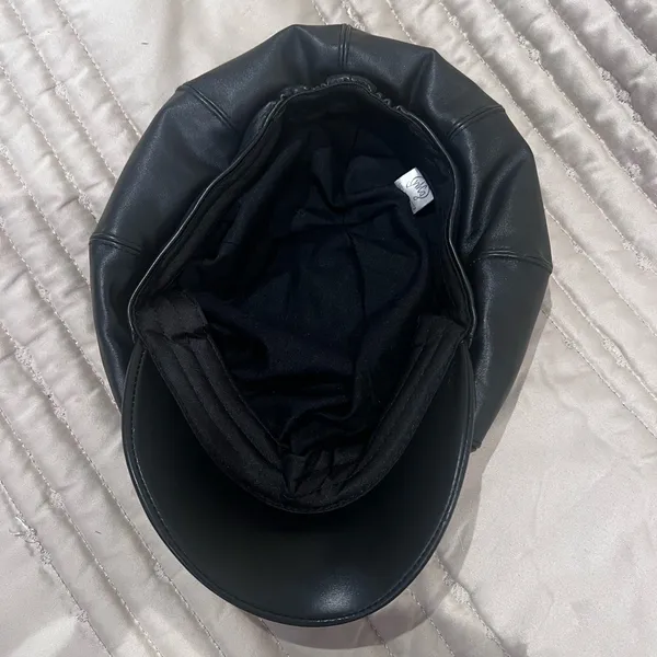 Casual Vegan Leather Cap Black - Image 2