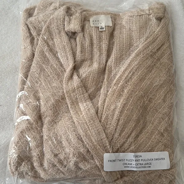VICI | Theresa Front Twist Fuzzy Knit Pullover - Image 6