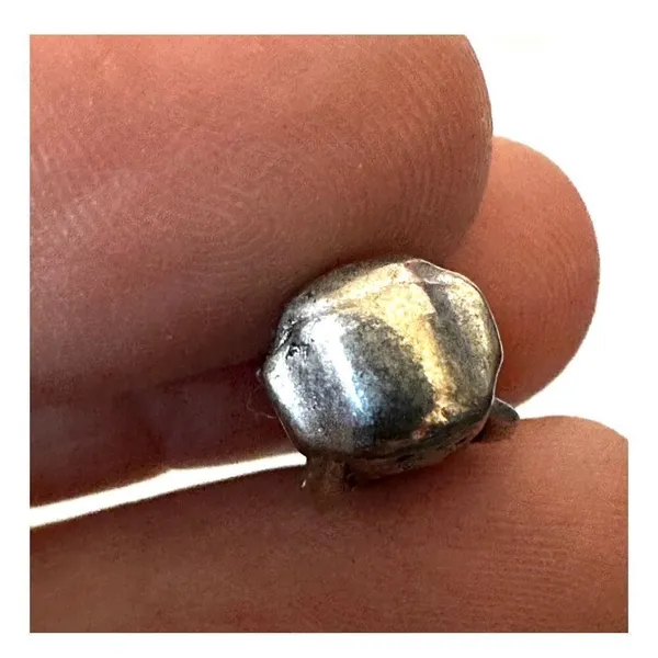 Silver tone boy charm - Image 3