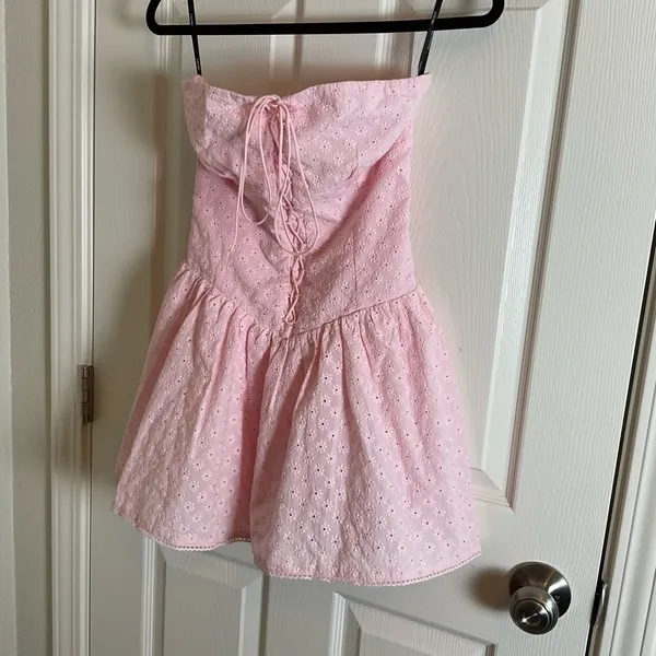 Forever 21 Pink Strapless Eyelet Dress size small - Image 2