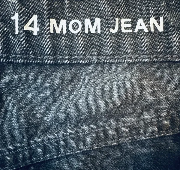 Movie and Tv Clothes Gap 100% COTTON $50.00 RETAIL Black Denim 14 Mom J - Image 3
