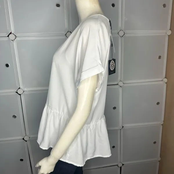 Bobeau Solid V-Neck Ruffle Hem Blouse Size Medium - Image 8