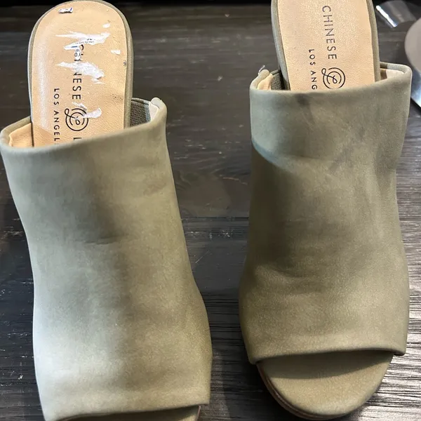 Chinese Laundry Women's olive Mules - Image 4