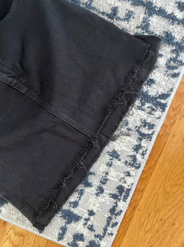 Aritzia Wilfred Free Black Denim Raw Hem Mini Skirt - Image 4