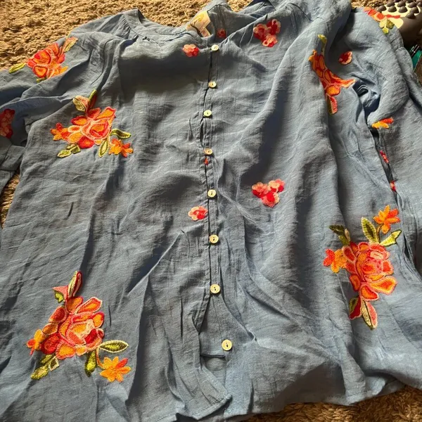 EUC Fig and Flower Roll Tab Sleeve Embroidered Floral Blouse Sz.‎ M Cornflower - Image 15