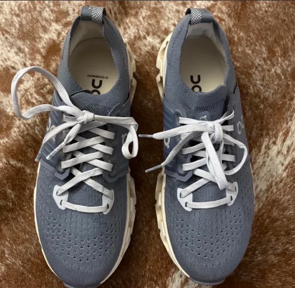 On Cloud Shoes - Image 2