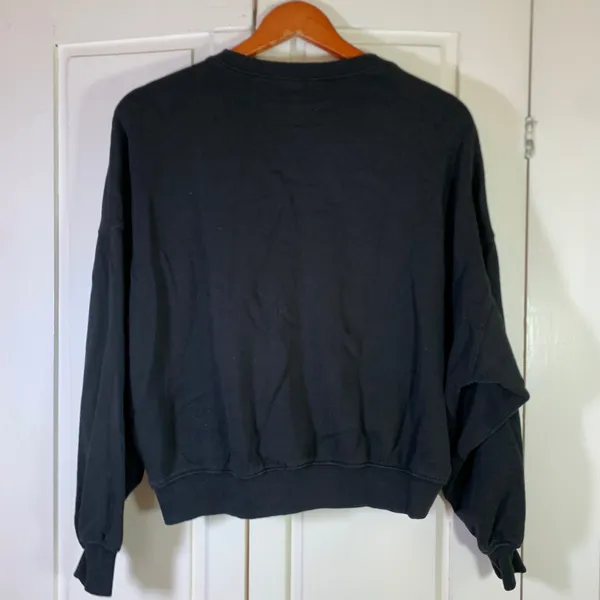 Friends TV Show Logo Sweatshirt Embroidered H&M Divided Black Crewneck Size M - Image 6