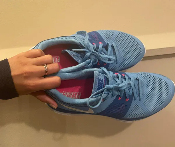 Sneakers - Image 2