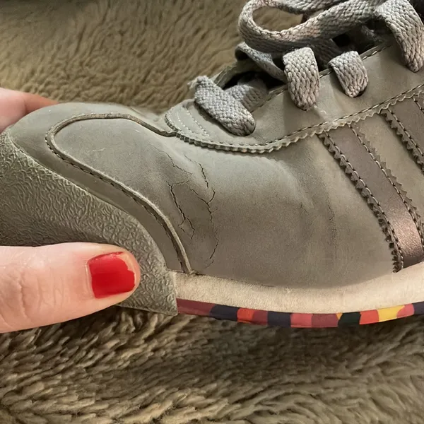Adidas Samoa Gray Sneakers with Multicolor Sole, Size 7 - Image 8