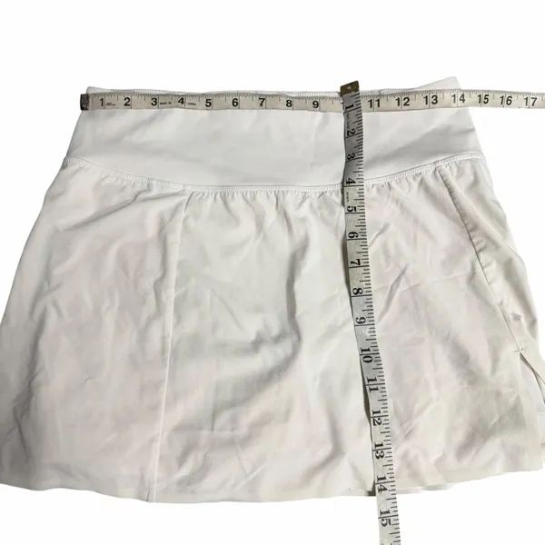 Aritzia TNAction White Tennis Skort Size Medium - Image 4
