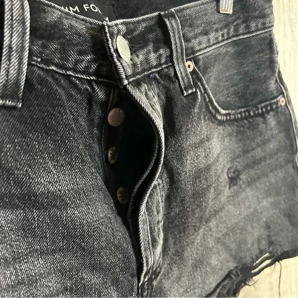 Denim Forum Aritzia The Ex Boyfriend Short Distressed Black 100%‎ Cotton Size 26 - Image 4