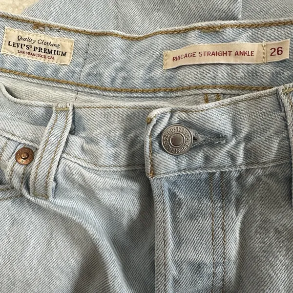 Levi's Premium Ribcage Straight Ankle Jeans Women's Sz 26‎ Light Wash Distressed - Image 6