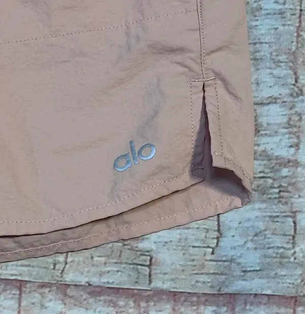Alo Yoga Alumni Shorts Pink Quartz Medium - Image 5