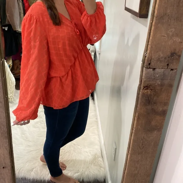 Elizabeth and James tangerine color top size XXlarge - Image 3