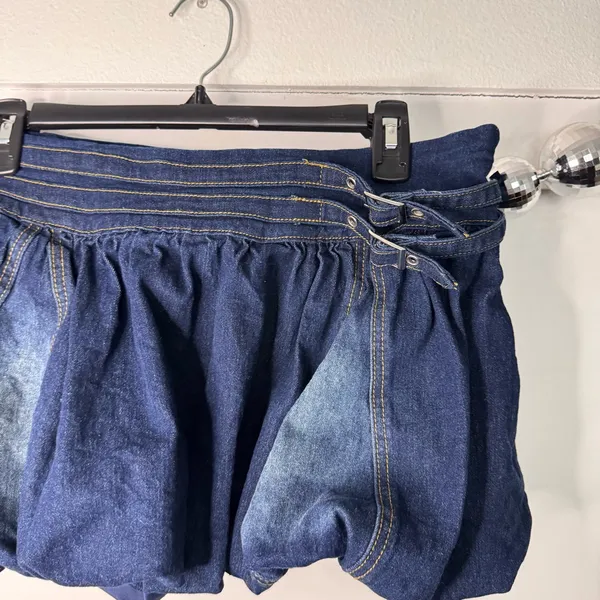 Edikted Double Belted Denim Bubble Skort NEW - Image 5
