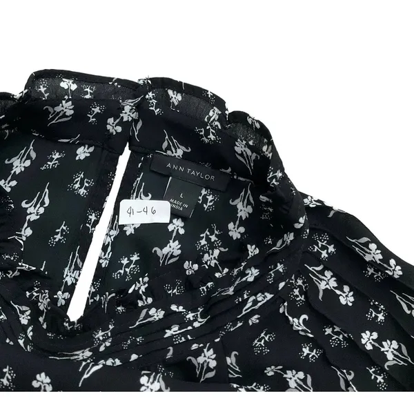 Ann Taylor Black White Flutter Sleeve Floral Top Size L | 41-46 - Image 3