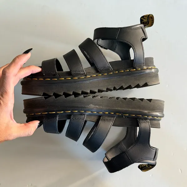 Dr. Martens Blaire Hydro Leather Strap Sandals in Black. Size 9 - Image 5