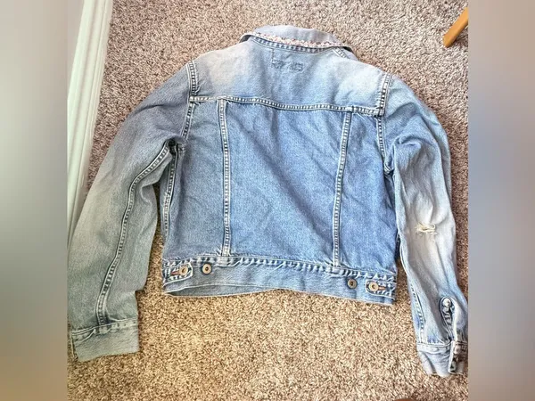 REPLAY Made in Italy Women’s XL Classic Denim Vintage Embellished Cropped Jacket - Image 4