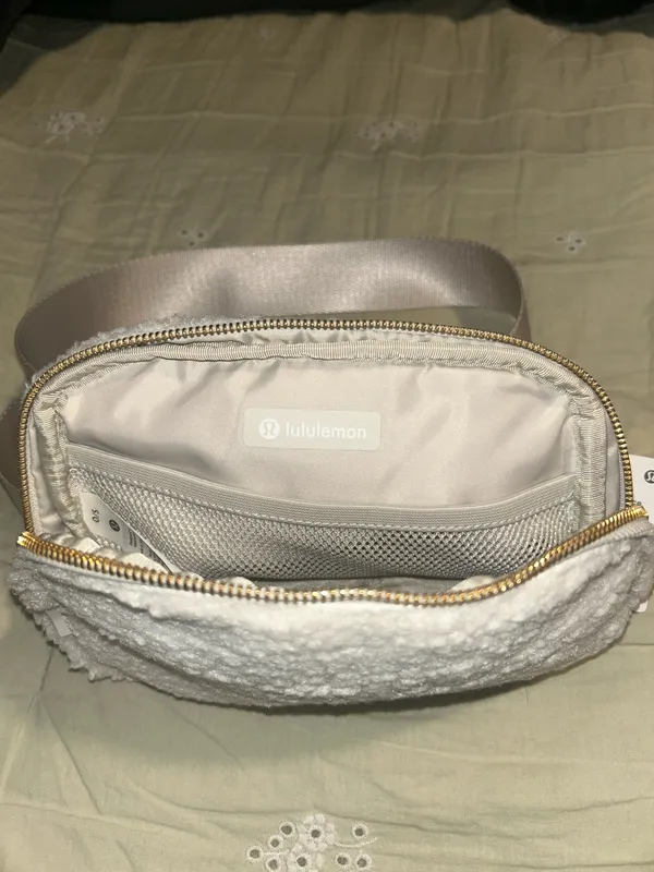 Lululemon women’s fleece belt bag - Image 3