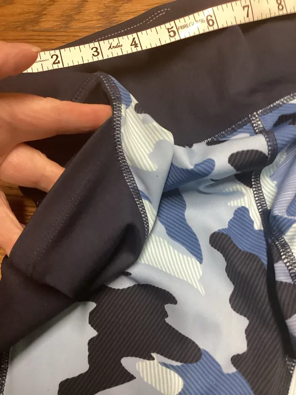 LulaRoe Rise Collection blue camo capri leggings size Large - Image 4