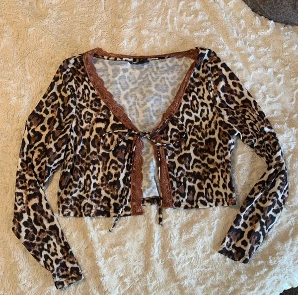 Cheetah Tie Front Crop With Lace Detail - Image 3