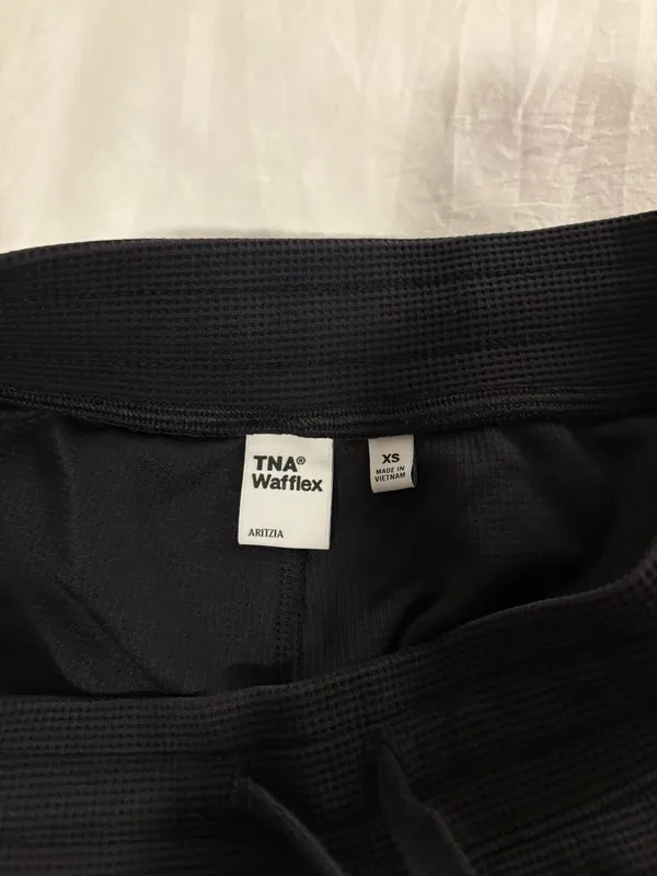 Aritzia TNA Waffle Shorts XS - Image 3