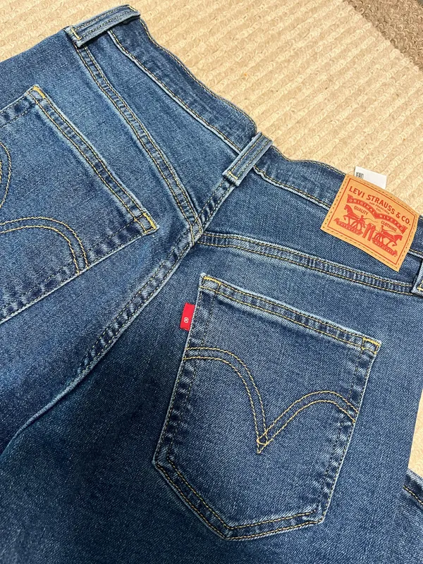 Levi’s Ribcage Straight Ankle Jeans - Image 4