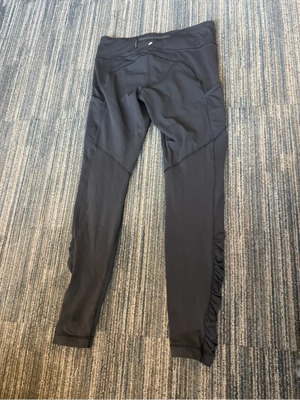 Lululemon Black Ruched Leggings Size 10 29” Inseam Side Pockets - Image 3