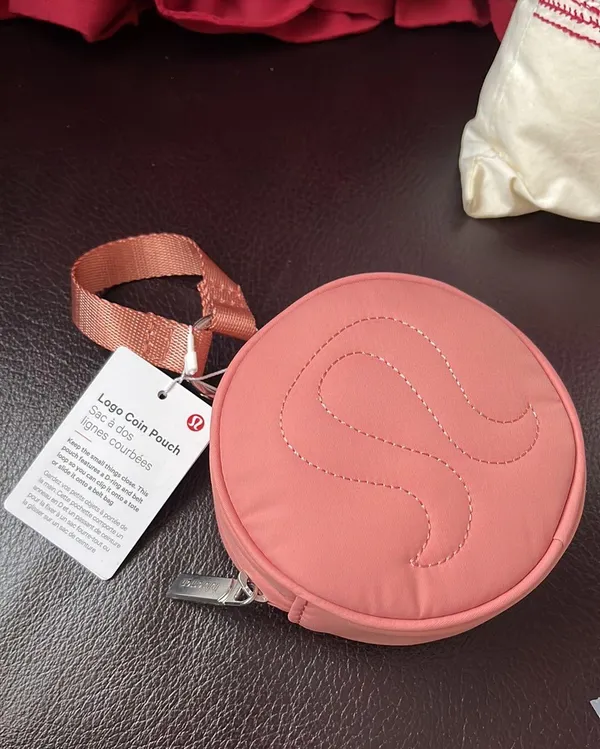 Lululemon logo pouch in pink savannah NWT in original package - Image 9