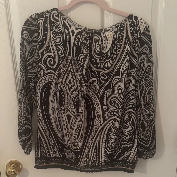 White House Black Market Black and White Paisley Blouse - Image 5