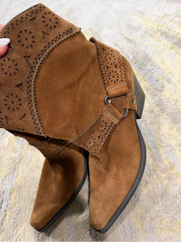 Me Too Vintage Brown Suede Western Ankle Boots Size 6.5 Pointed Toe Boho - Image 7
