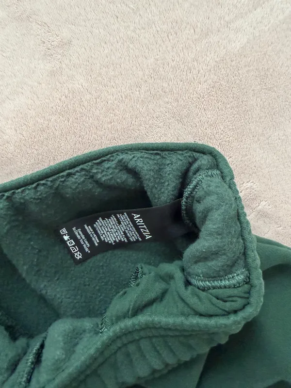 Aritzia Women’s Joggers  - Image 8
