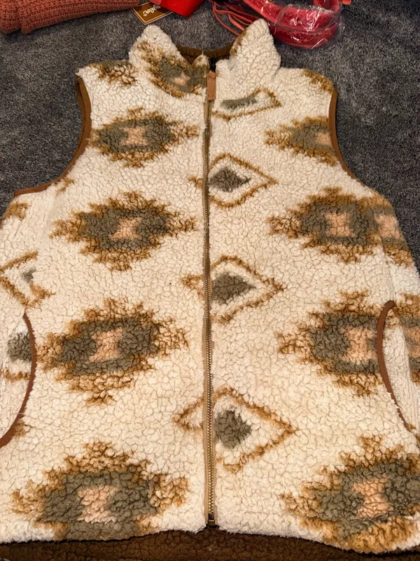 Thread & Supply Reversible Sherpa Vest - Image 2