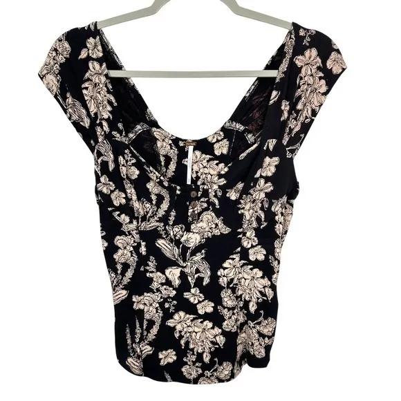 Free People Vanessa Tank Size XS Black Floral‎ Cap Sleeve Button Front Crop Top - Image 3