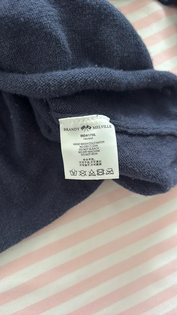 Brandy Melville Navy Sweater - Image 4