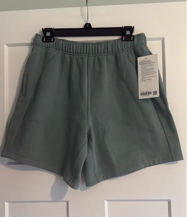 lululemon Women’s Small Scuba Mid-Rise Oversized 7" Shorts - Image 3