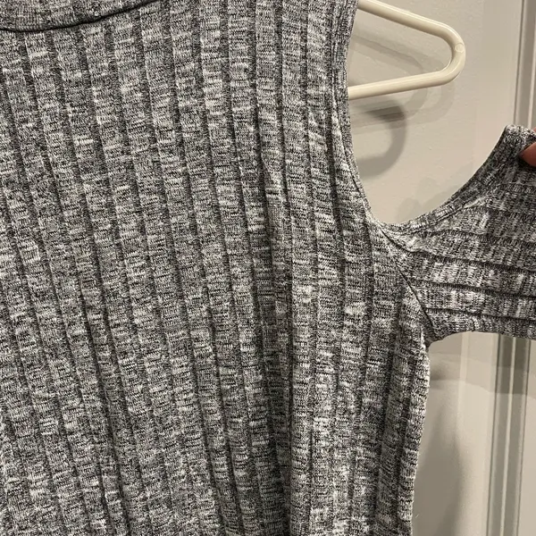 American Eagle Outfitters Gray Off The Shoulder Ribbed Knit Top - Image 4