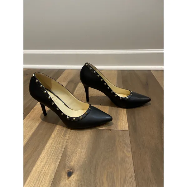 Elegant Black Jessica Simpson Pumps Gold Detail Size 8.5 - Image 5
