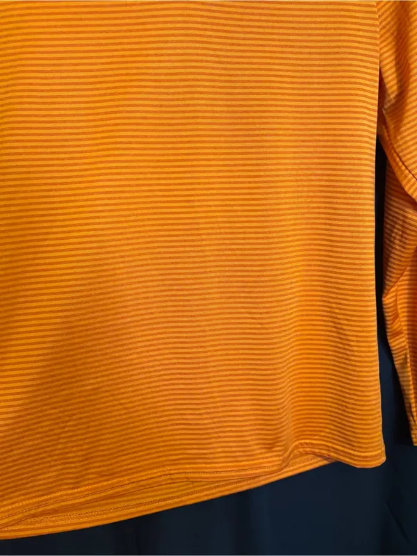 Whataburger women’s size small long sleeve employee blouse - Image 4