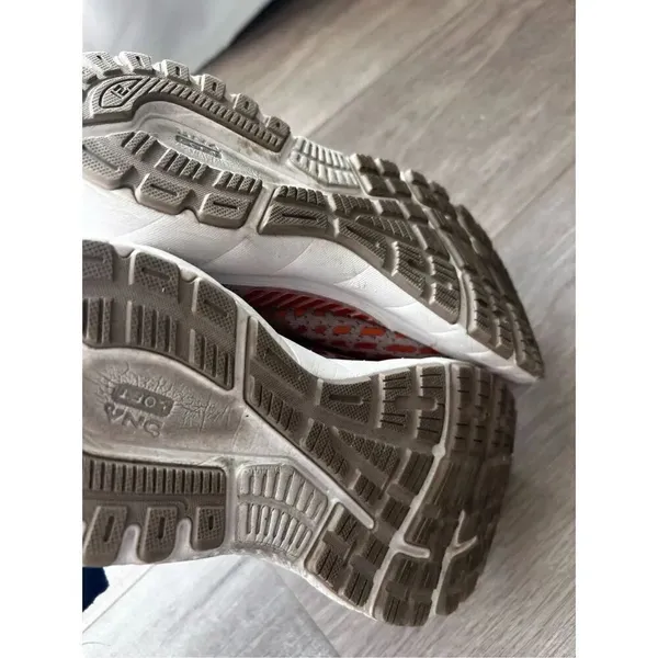Brooks adrenaline GTS womens shoes gray and orange size 7 - Image 3