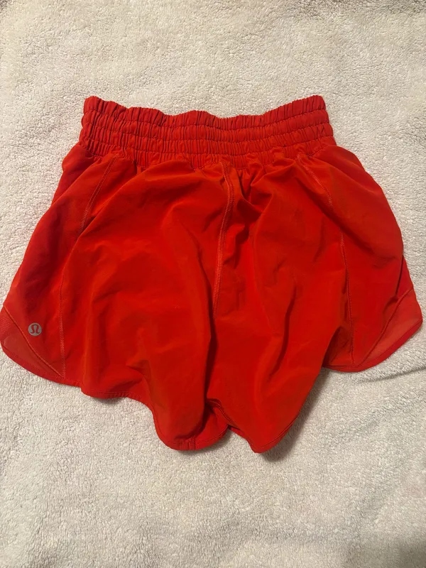 Lululemon Shorts Hotty Hot 4" - Image 2
