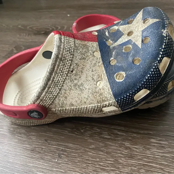 Crocs (Size m 4 w 6) Red - Image 2