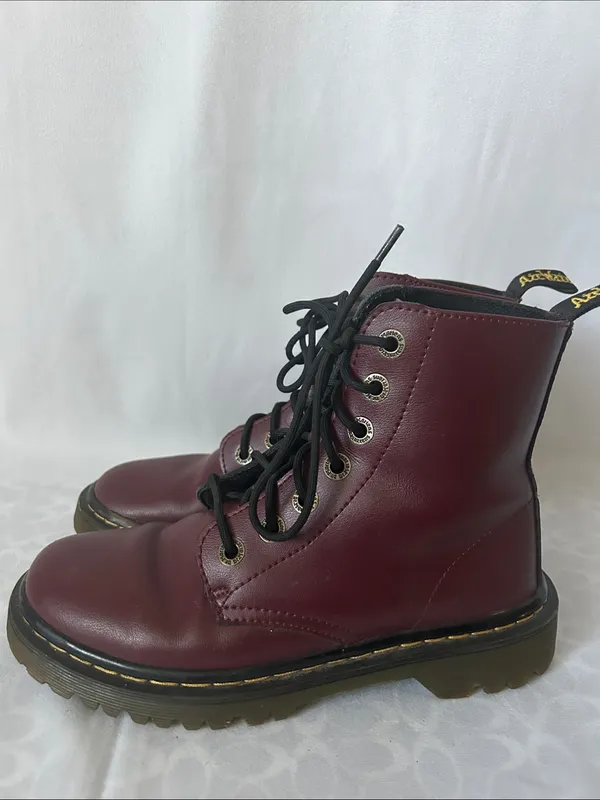 Dr. Martens Leyton Cherry Red Smooth Leather 7 Eye Lace-Up Boots **Size 6** 🍒🍒 - Image 5