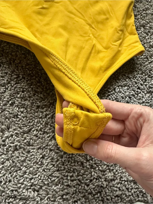 Aritzia Babaton Sleeveless Yellow Bodysuit - Image 5