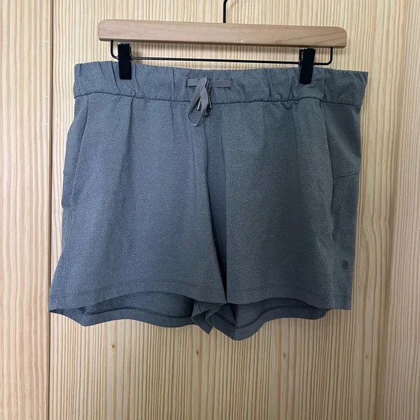 LULULEMON- On The Fly Short 2.5" Heathered Slate Size 12 - Image 2