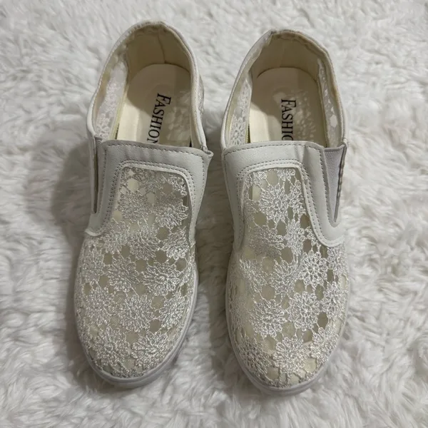 Amazon 5/$32 Bridal Wedge Shoes Size 7.5 - Image 2
